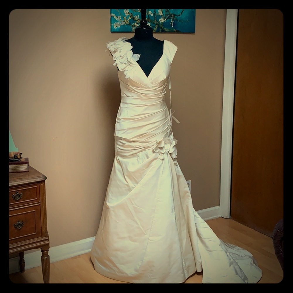 NWOT Watters Wedding Dress — Eggshell White - Picture 4 of 8